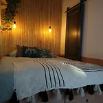 B&B \